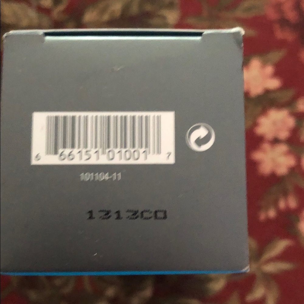 dermalogica gray cleansing gel box with blue accent - Picture 2 of 4